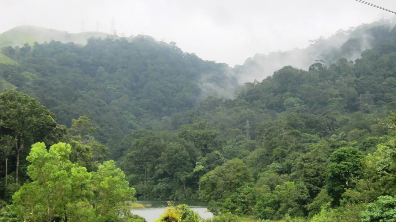Lake scenery at Gavi