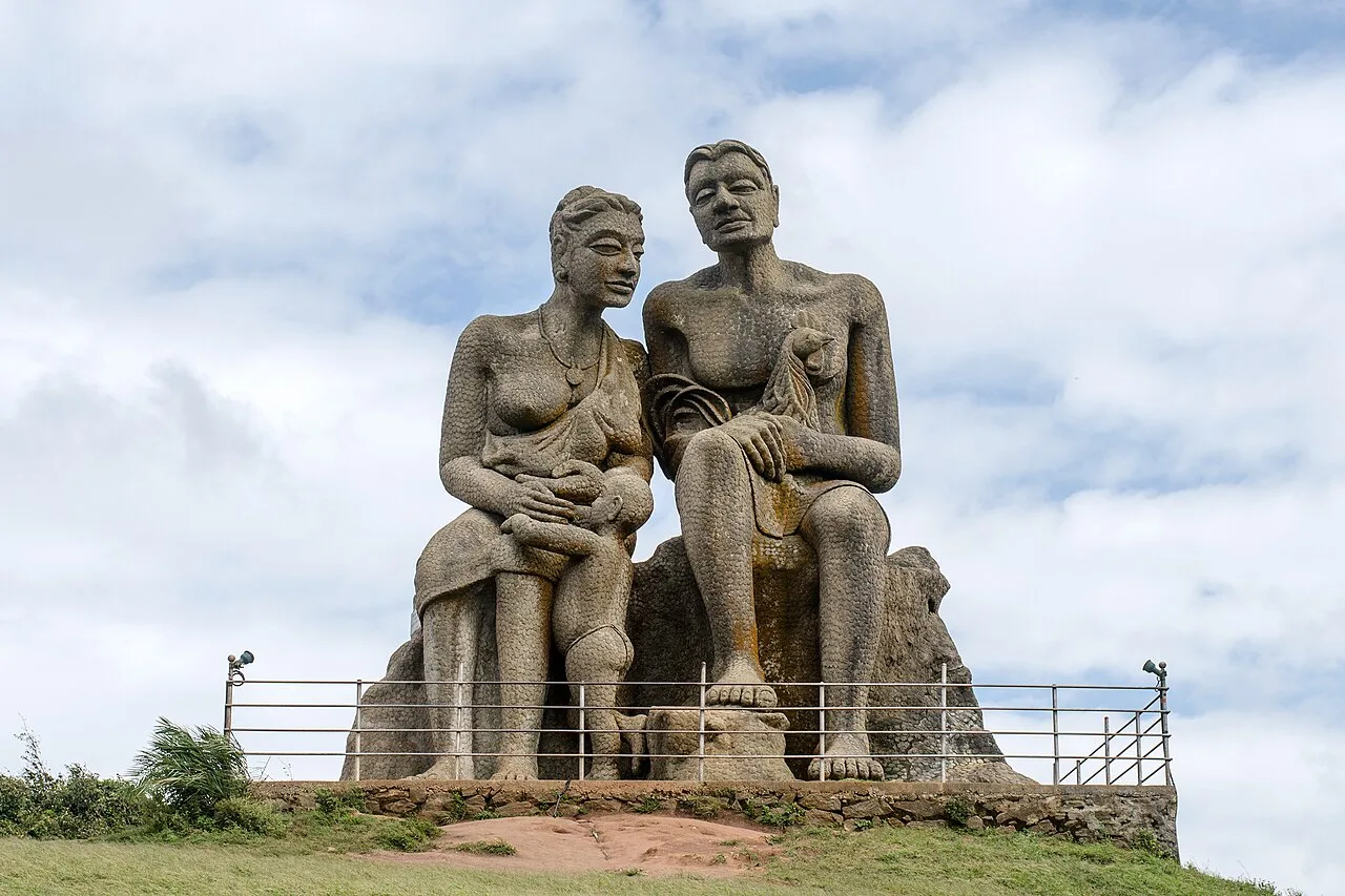 Kuravan and Kurathi monument at Ramakkalmedu